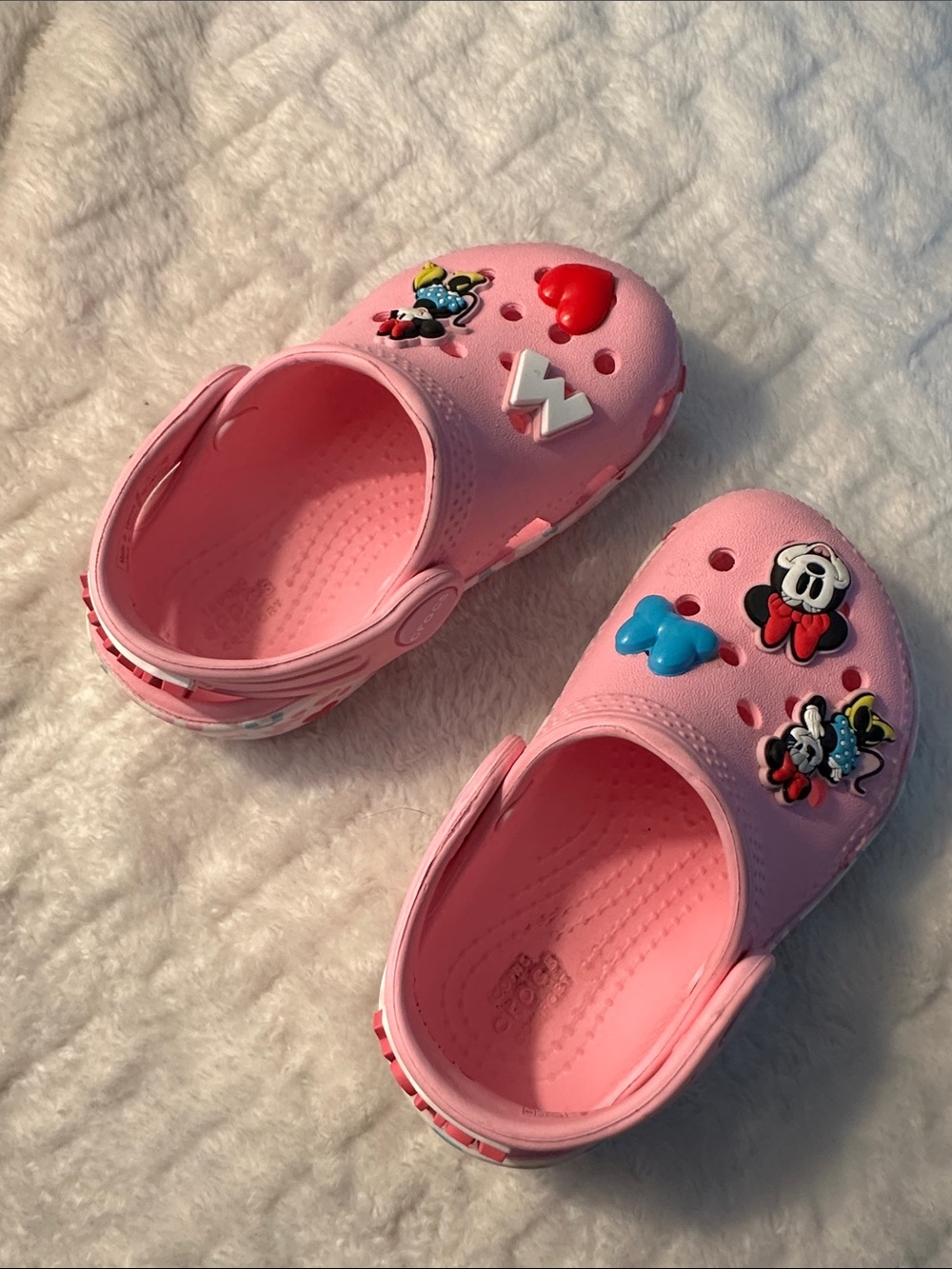CROCS Pink Kids Clog Sandals with Minnie Mouse Charms
